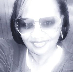 Meet your Posher, Denise